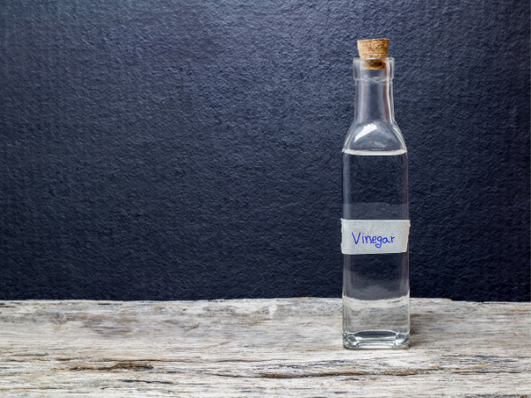 white vinegar image